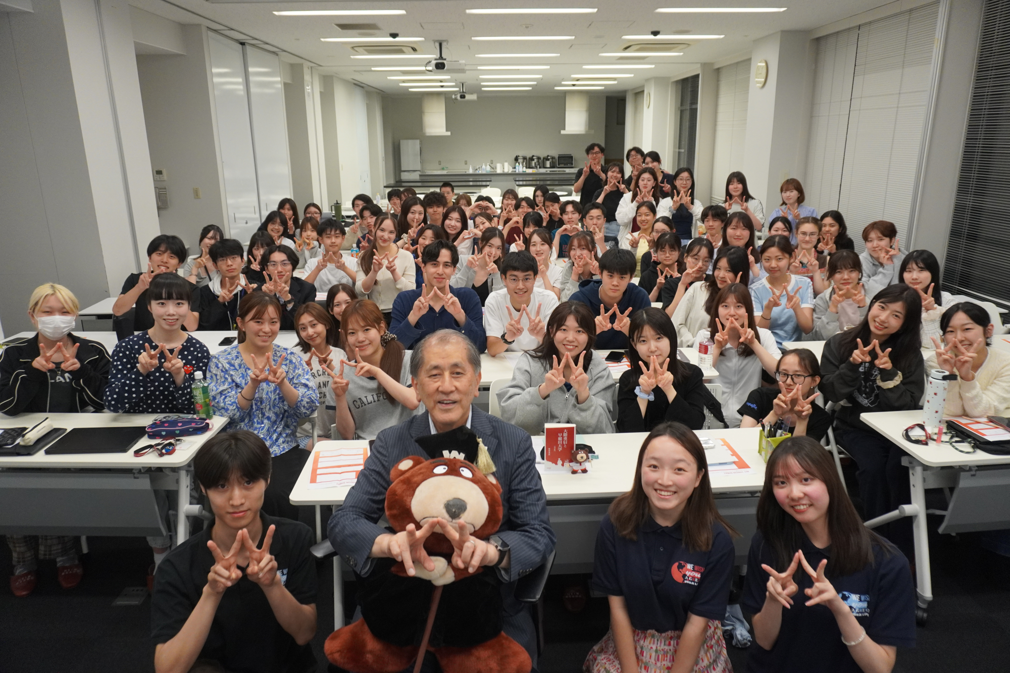 A Visionary Lecture for Global Leaders:   President Tanaka’s Visit to Waseda International Student House 