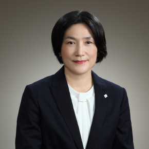 Vice President for International Collaboration (Education) and the Waseda International Student House<br />
Professor, Faculty of Social Sciences